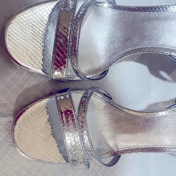 👠 Michael Kors New Kimberly Metallic Snake Embossed leather Sandal 8.5 - Picture 5 of 7